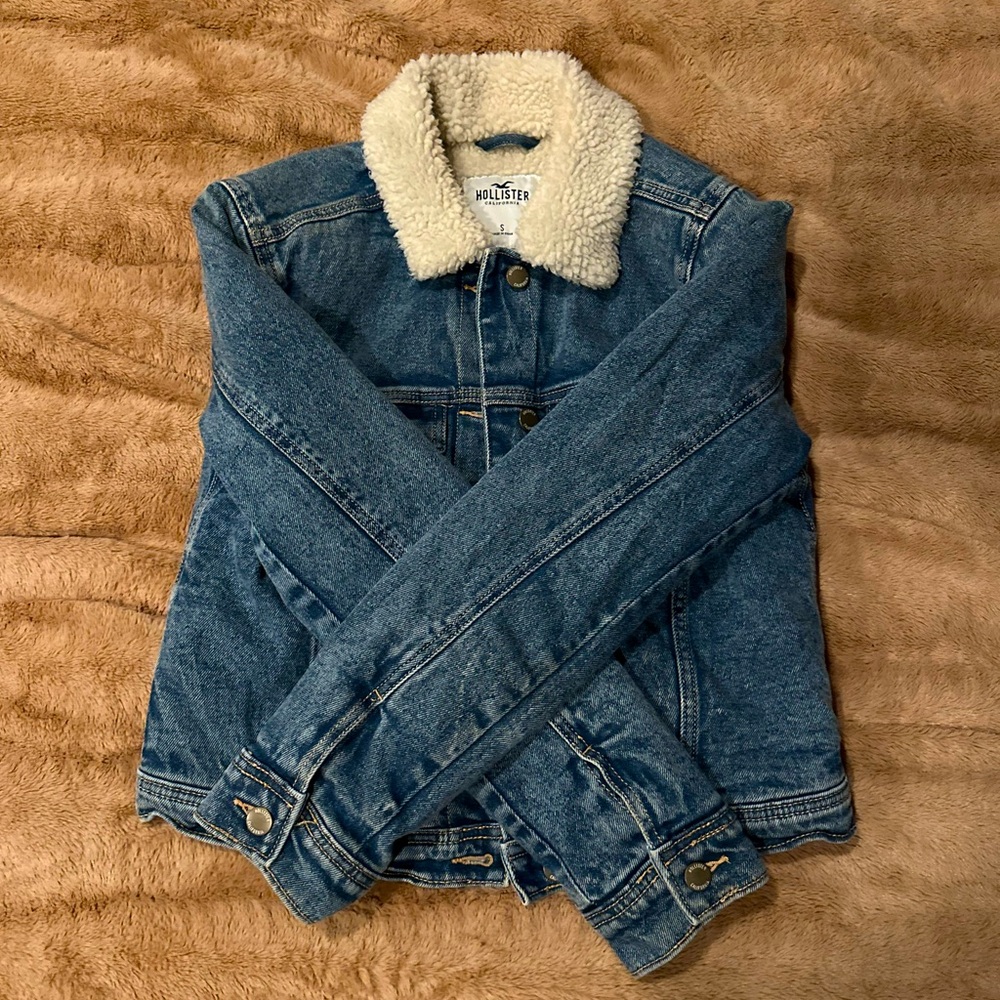 Hollister Jean Jacket with Sherpa lining & collar